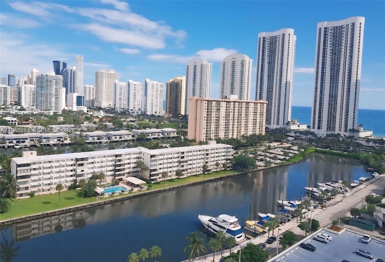 500 Bayview Dr , Unit 325, Sunny Isles Beach, FL 33160 Photo