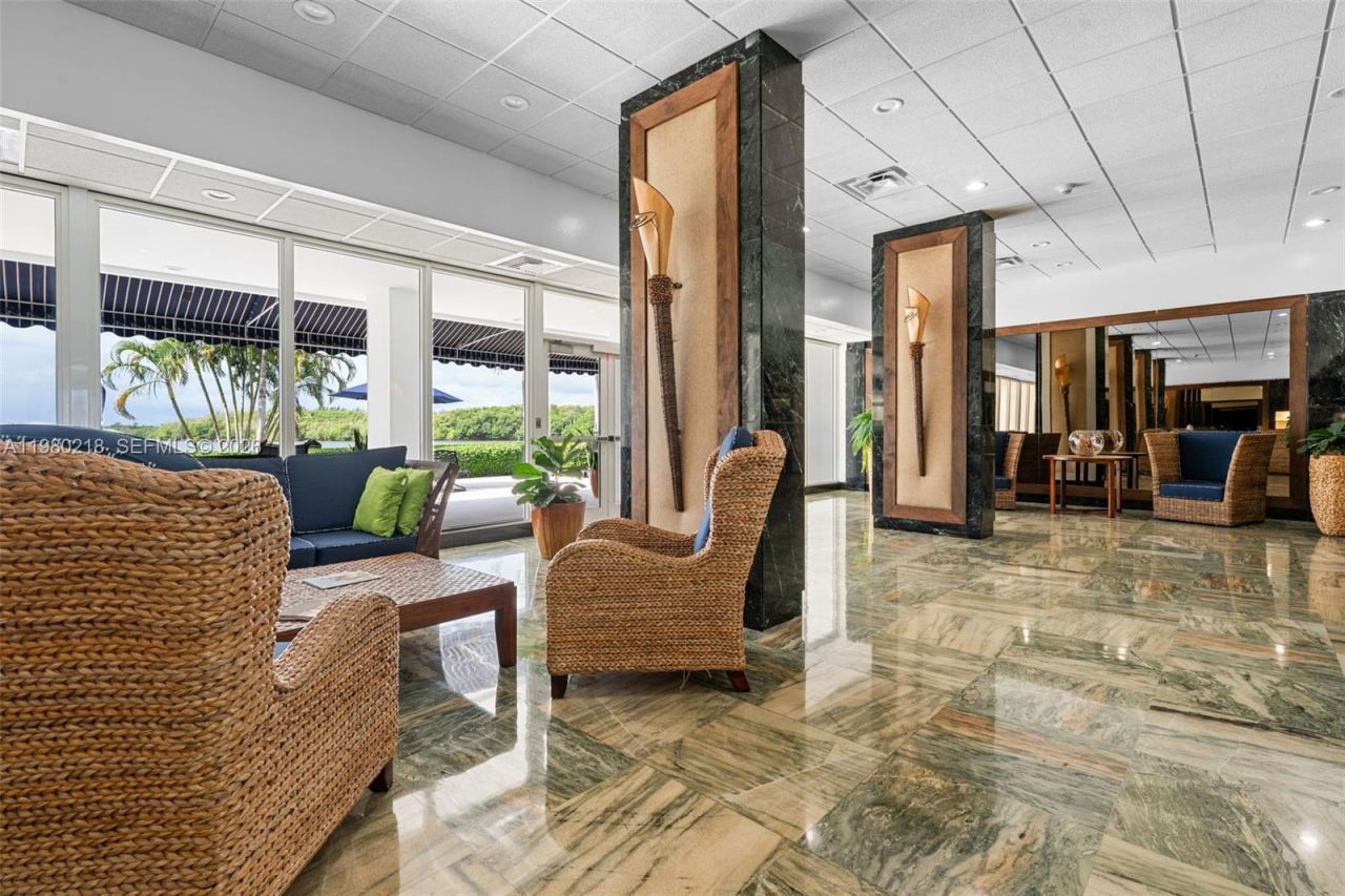 500 Bayview Dr, Unit 325, Sunny Isles Beach, FL 33160 Photo