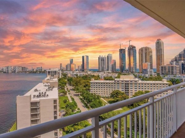 251 174th St , Unit 1517, Sunny Isles Beach, FL 33160