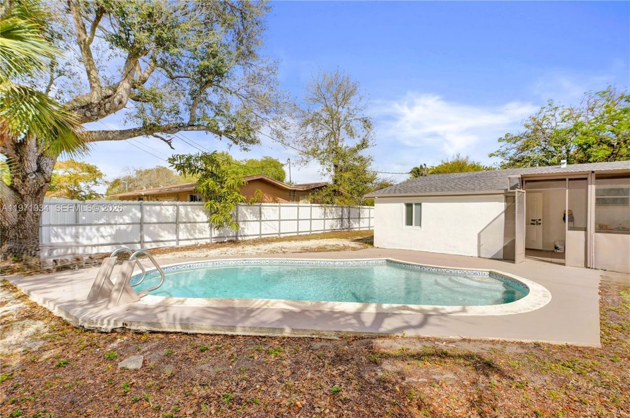 1220 NE 206th St , Miami, FL 33179 Photo