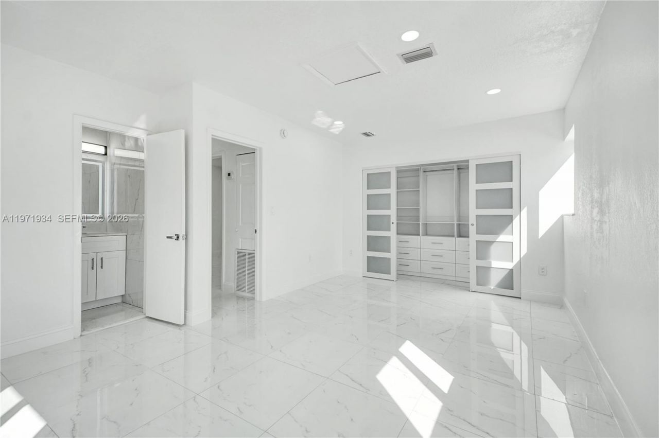 1220 NE 206th St , Miami, FL 33179 Photo