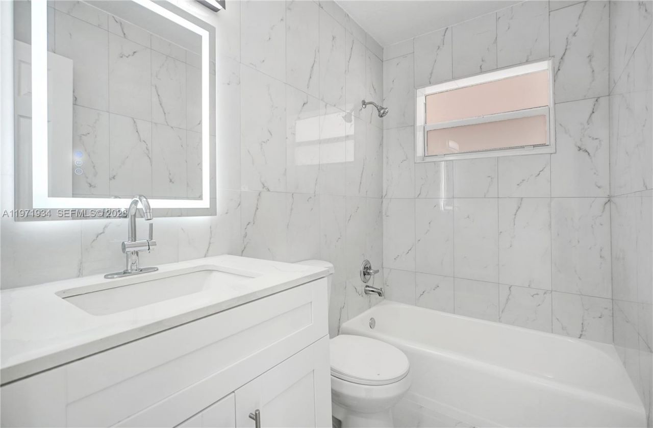 1220 NE 206th St , Miami, FL 33179 Photo