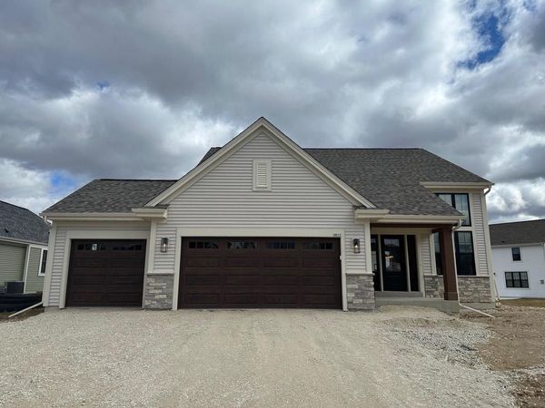 3817 White Oak WAY, Waukesha, WI 53188