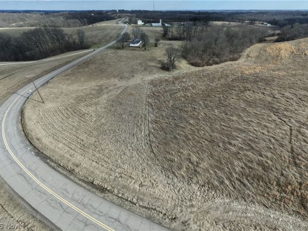 Pinecrest Drive, Zanesville, OH 43701