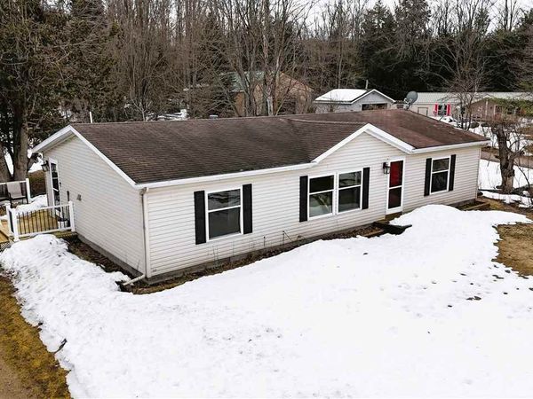 9410 Pickerel Lake Road, Petoskey, MI 49770