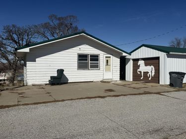 104 N KEARNEY Street, OAKLAND, IA 51560