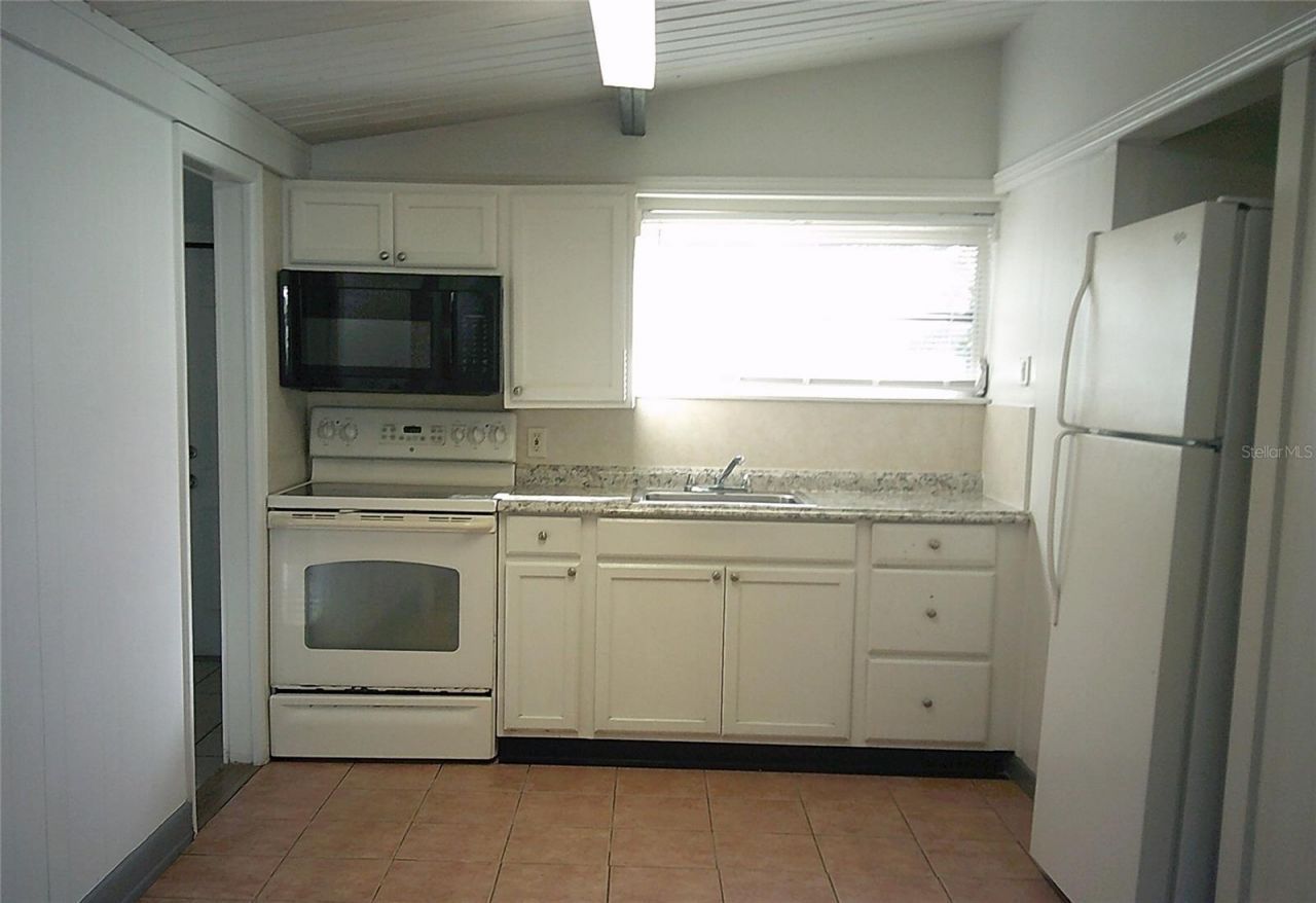 1060 65th Street S, Saint Petersburg, FL 33707 Photo