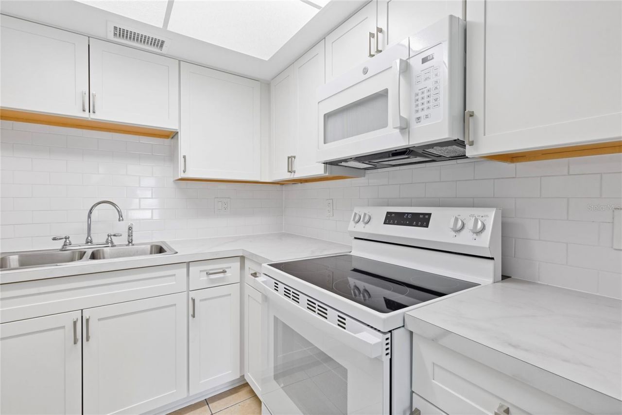 1051 79th Avenue N, Unit 103, Saint Petersburg, FL 33702 Photo