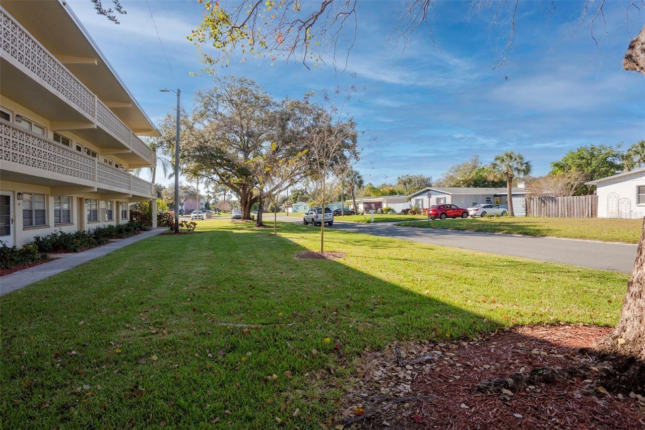 1051 79th Avenue N, Unit 103, Saint Petersburg, FL 33702 Photo