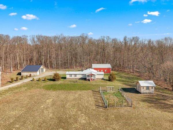 2722 Woods view Drive, Hillsdale, MI 49242