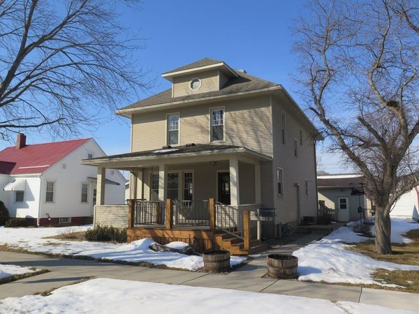 818 E Main , Decorah, IA 52101
