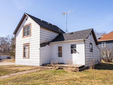 1102 1st Avenue NW, Faribault, MN 55021