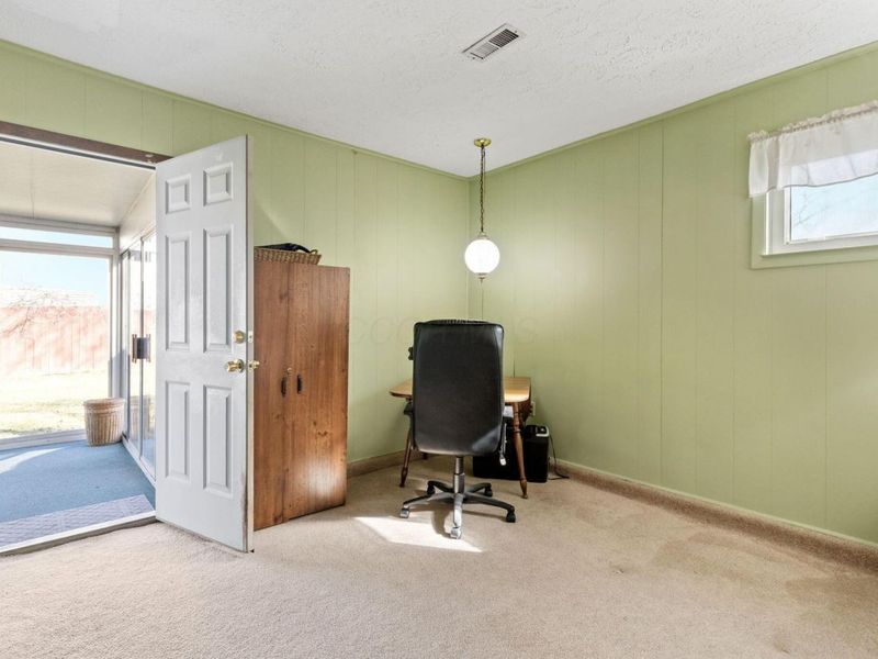 3060 Wessex Court, Columbus, OH 43232 Photo 11