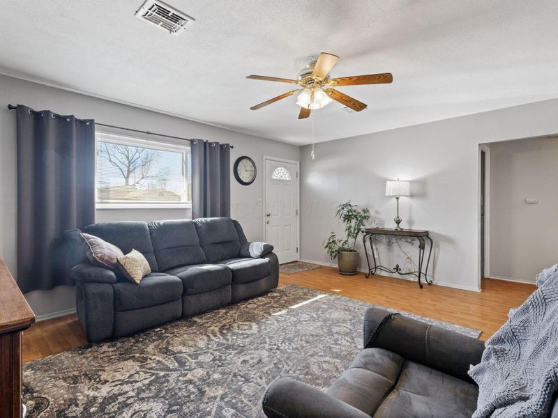 3060 Wessex Court, Columbus, OH 43232 Photo 4