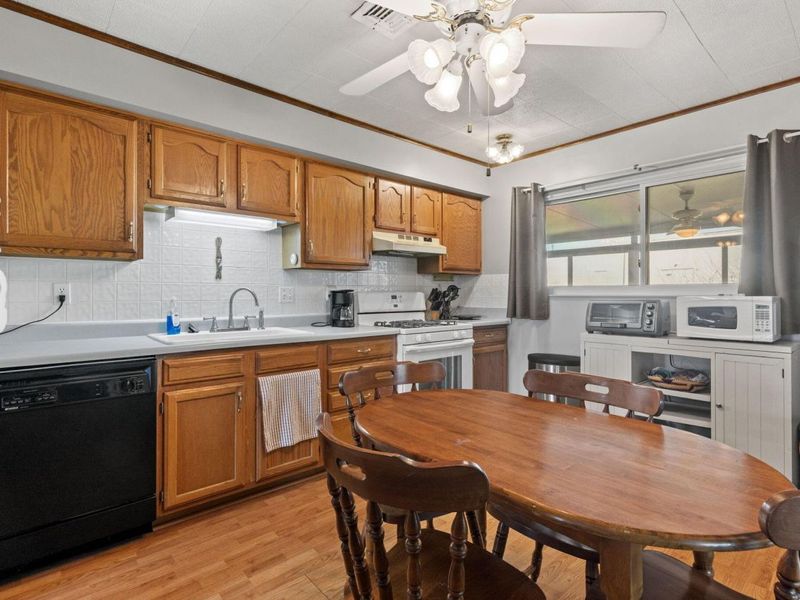 3060 Wessex Court, Columbus, OH 43232 Photo 7