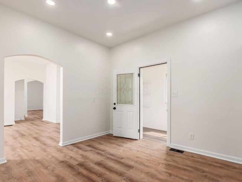 865 Old Leonard Avenue , Columbus, OH 43203 Photo 8