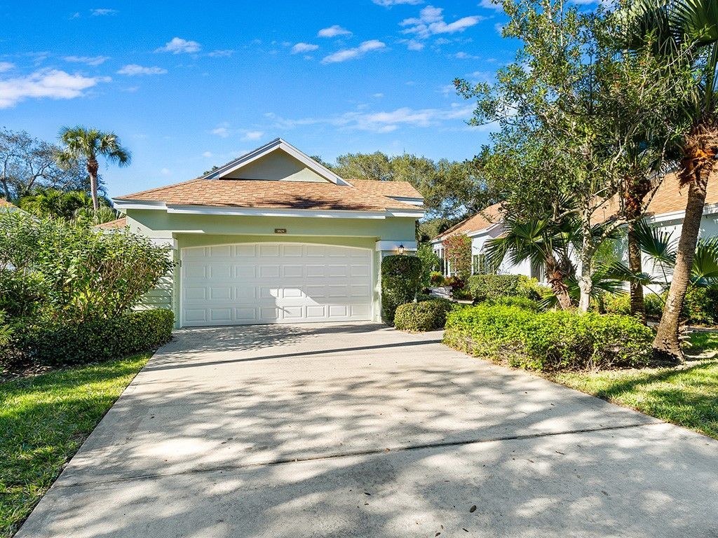 8829 Lakeside Circle, Vero Beach, FL 32963 Photo