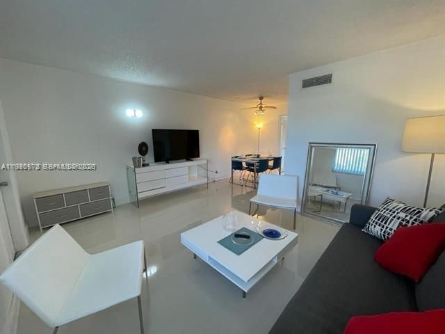 1400 NE 54th St, Unit 205, Fort Lauderdale, FL 33334 Photo