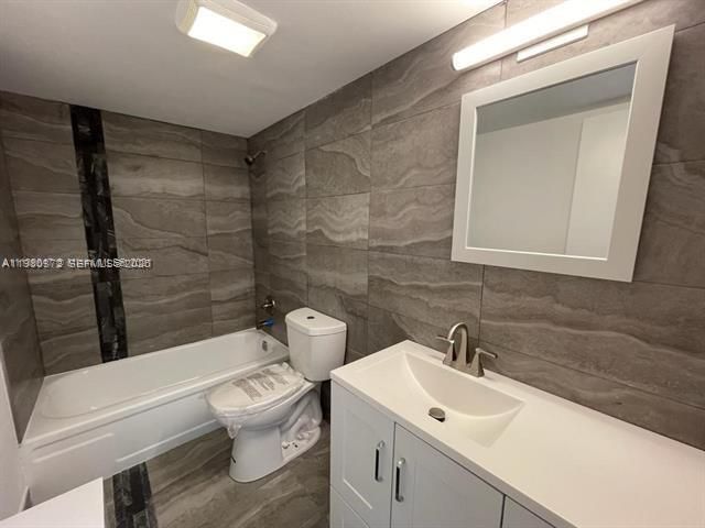 1400 NE 54th St, Unit 205, Fort Lauderdale, FL 33334 Photo