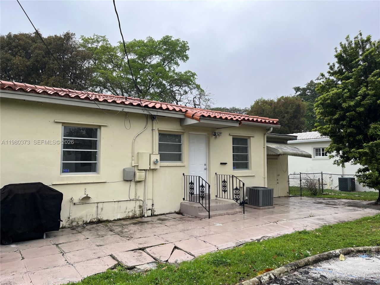 6261 NW 40th St , Virginia Gardens, FL 33166 Photo