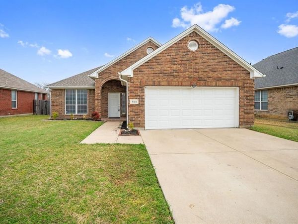 705 Crownpoint Lane, Arlington, TX 76002