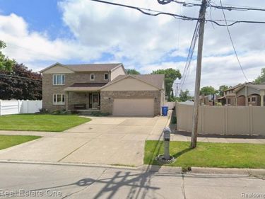 1924 Amboy Street, Dearborn Heights, MI 48127