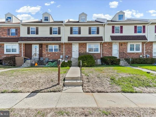 15 COLONIAL CIRCLE, ASTON, PA 19014