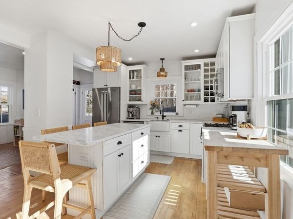 6 Atkinson St, Newburyport, MA 01950