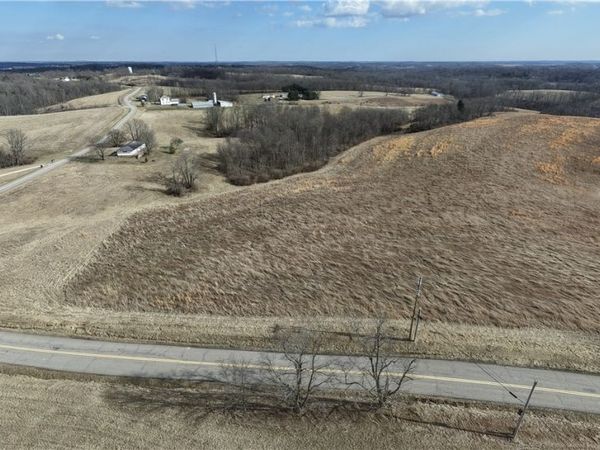 Pincrest Drive, Zanesville, OH 43701