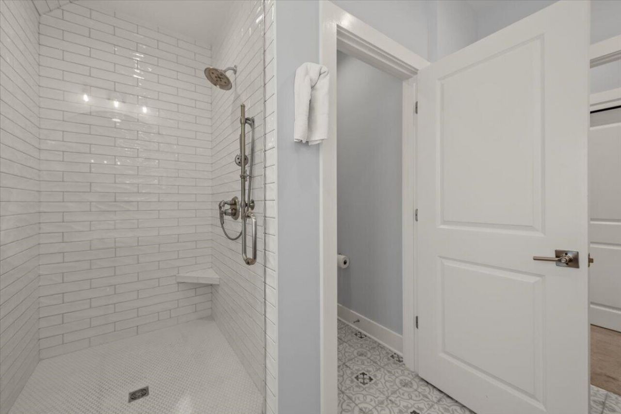 2586 Helmsman Road Photo 23