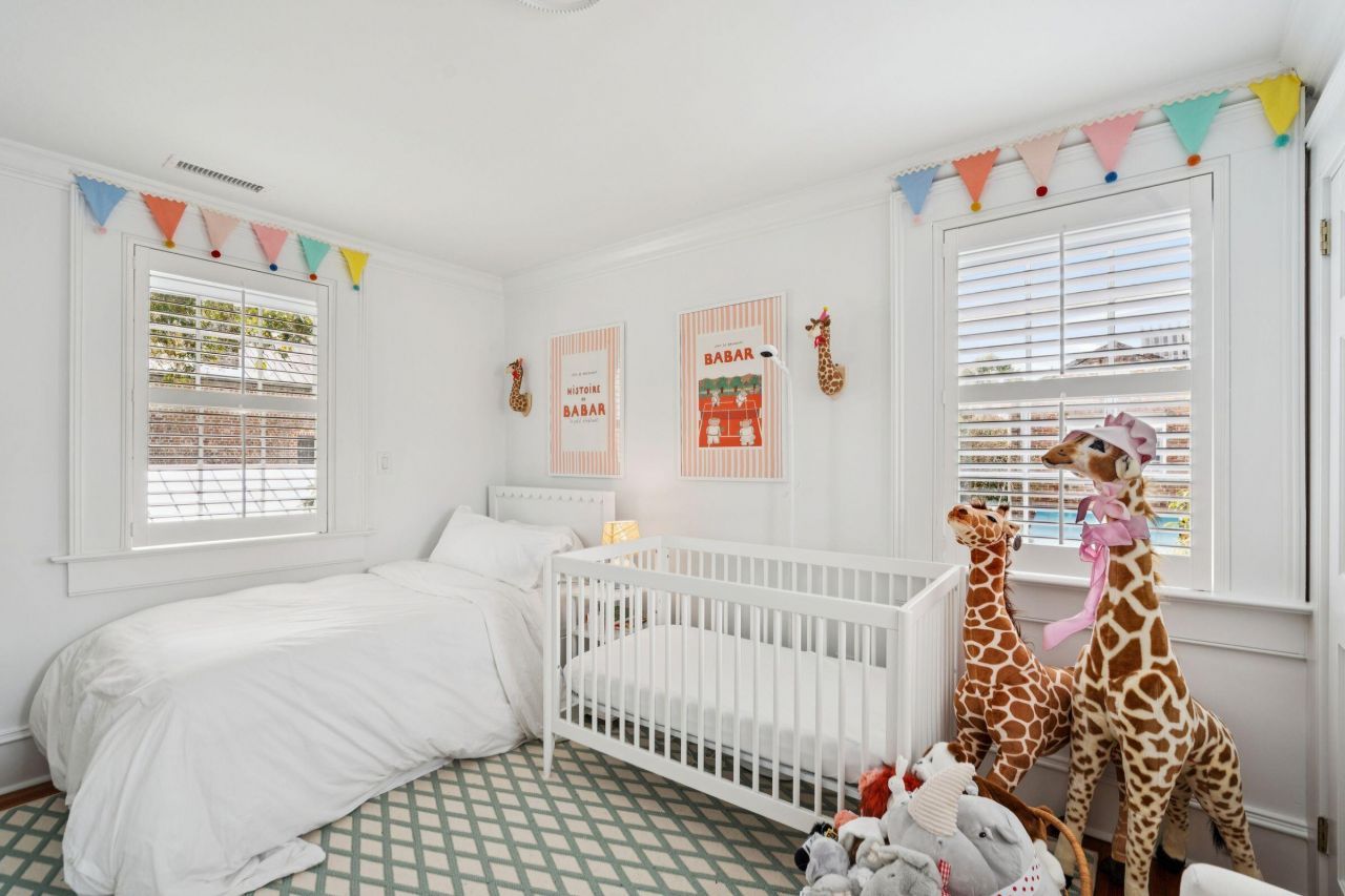 12 A Bedons Alley Photo 35