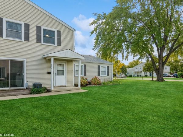 329 David Court, Unit B, Bartlett, IL 60103