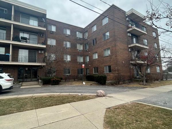 9445 Kenton Avenue, Unit 404, Skokie, IL 60076