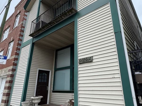 2425 N Clybourn Avenue, Unit 2M, Chicago, IL 60614