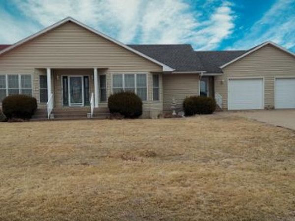 36 Illinois 17 Highway, New Windsor, IL 61465