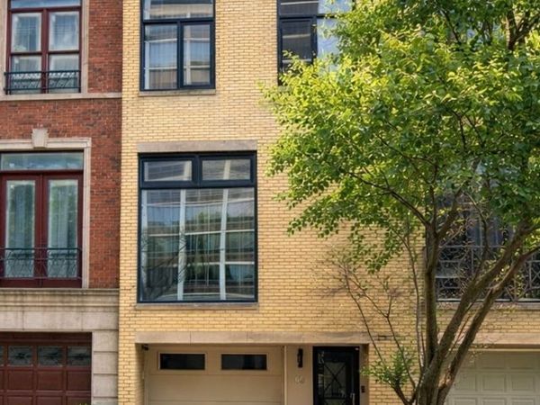 65 W Schiller Street, Chicago, IL 60610