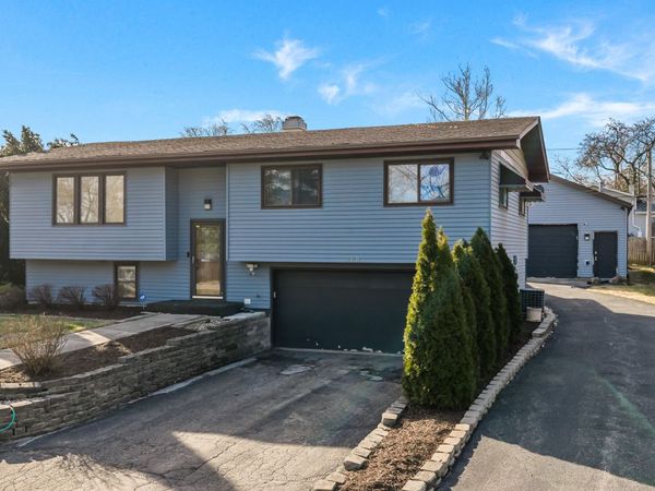 563 Hitchcock Avenue, Lisle, IL 60532