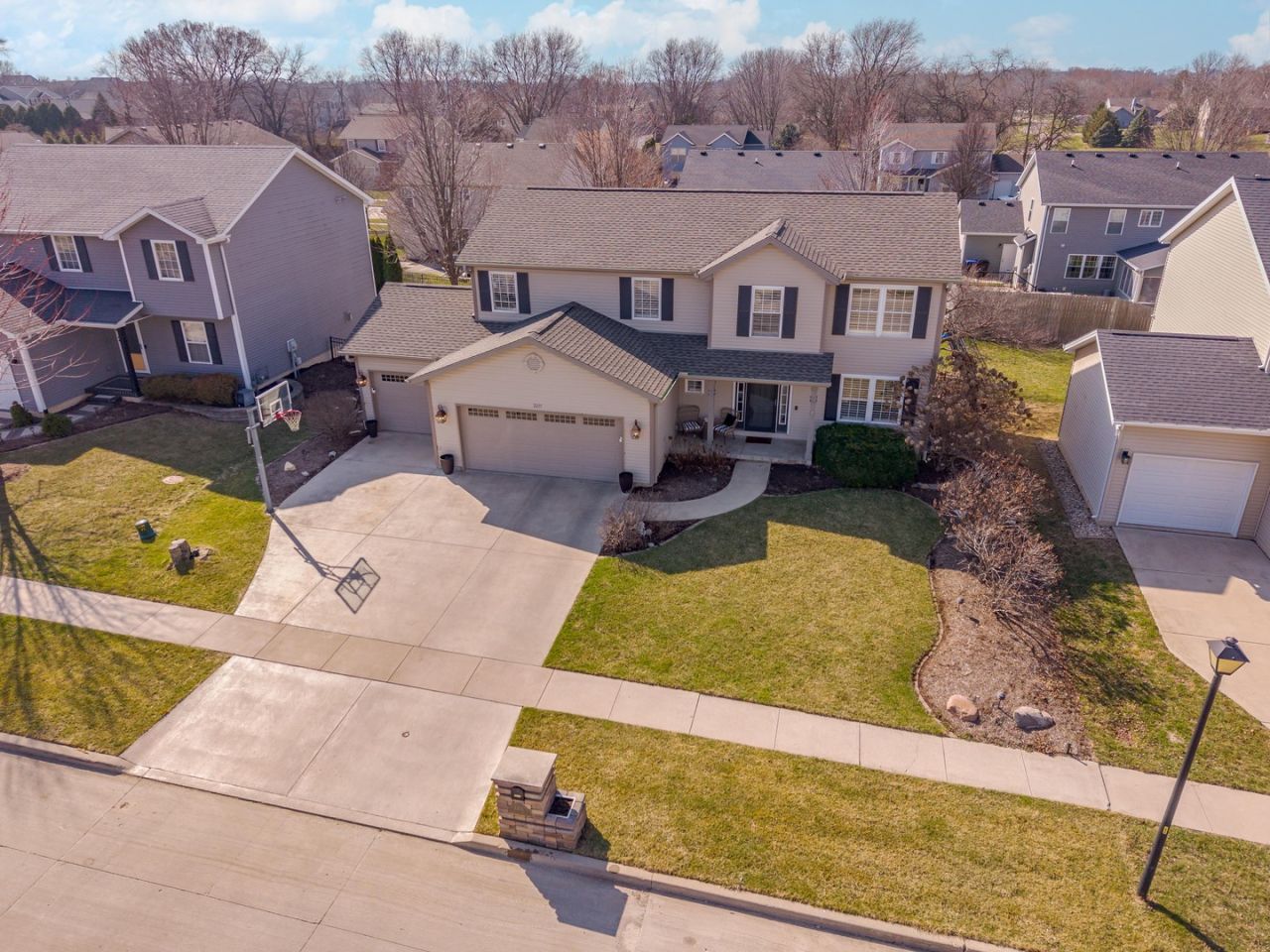 2215 Savanna Road, Bloomington, IL 61705 Main Photo