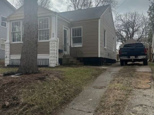 212 W Division Street, Bloomington, IL 61701