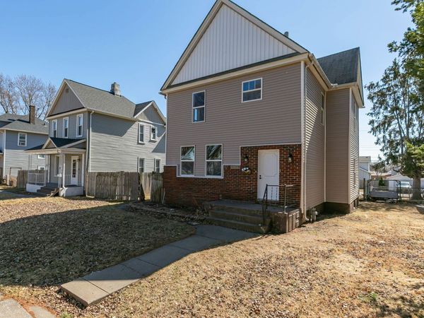 2015 W 5th Street, Davenport, IA 52802
