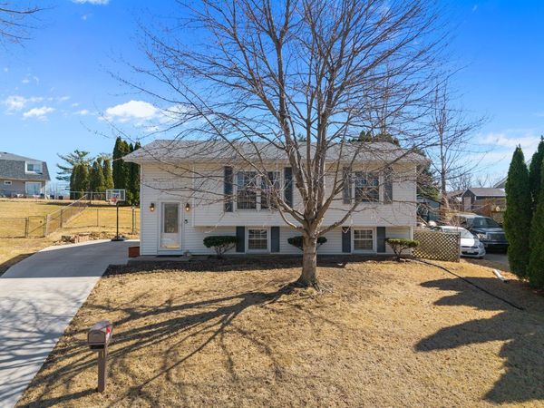 2514 Sheffield Drive, Davenport, IA 52806