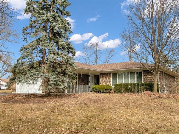 1040 E Grissom Drive, Palatine, IL 60074