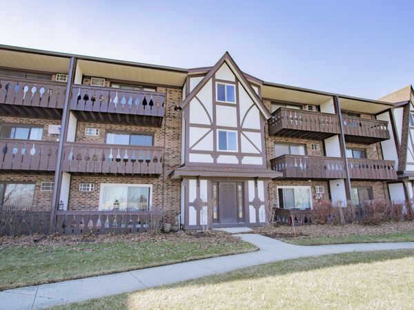 4 Crestview Lane, Unit 10, Vernon Hills, IL 60061