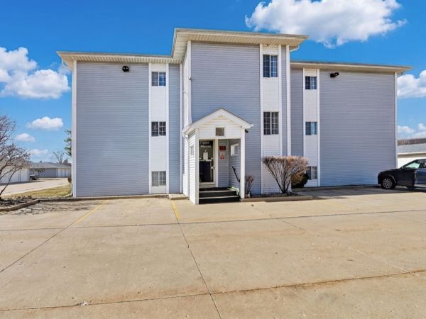 3130 W Monroe Street, Unit 201, Waukegan, IL 60085