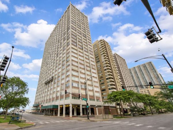 6171 N Sheridan Road, Unit 2104, Chicago, IL 60660