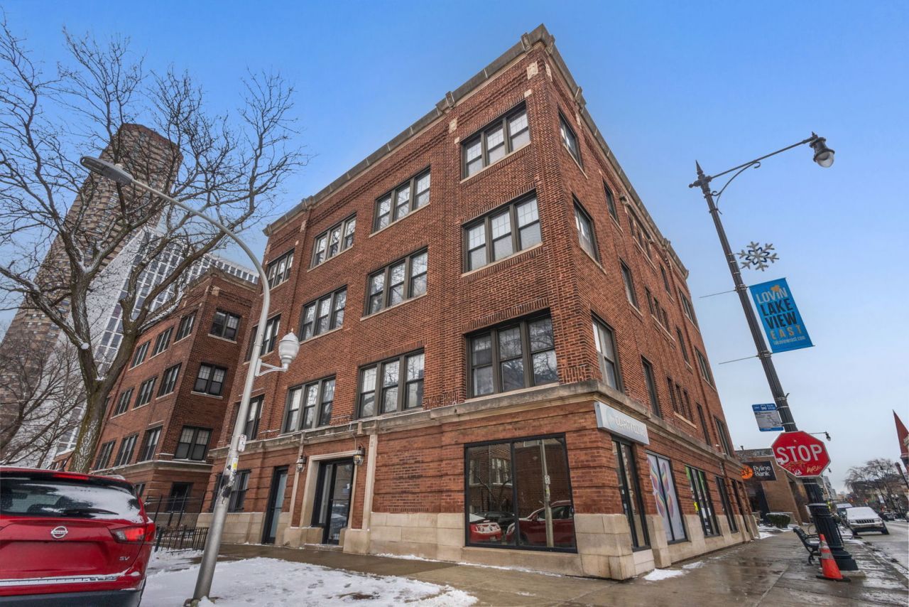 741 W Waveland Avenue, Unit 3, Chicago, IL 60613 Main Photo