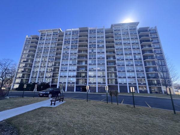 8809 Golf Road, Unit 7H, Niles, IL 60714