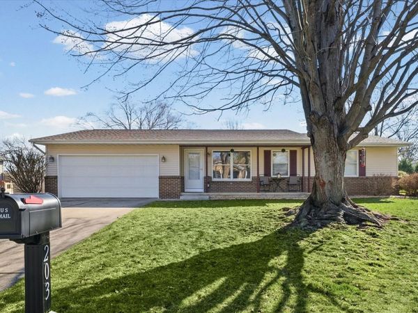 203 Valley Road, Monticello, IL 61856