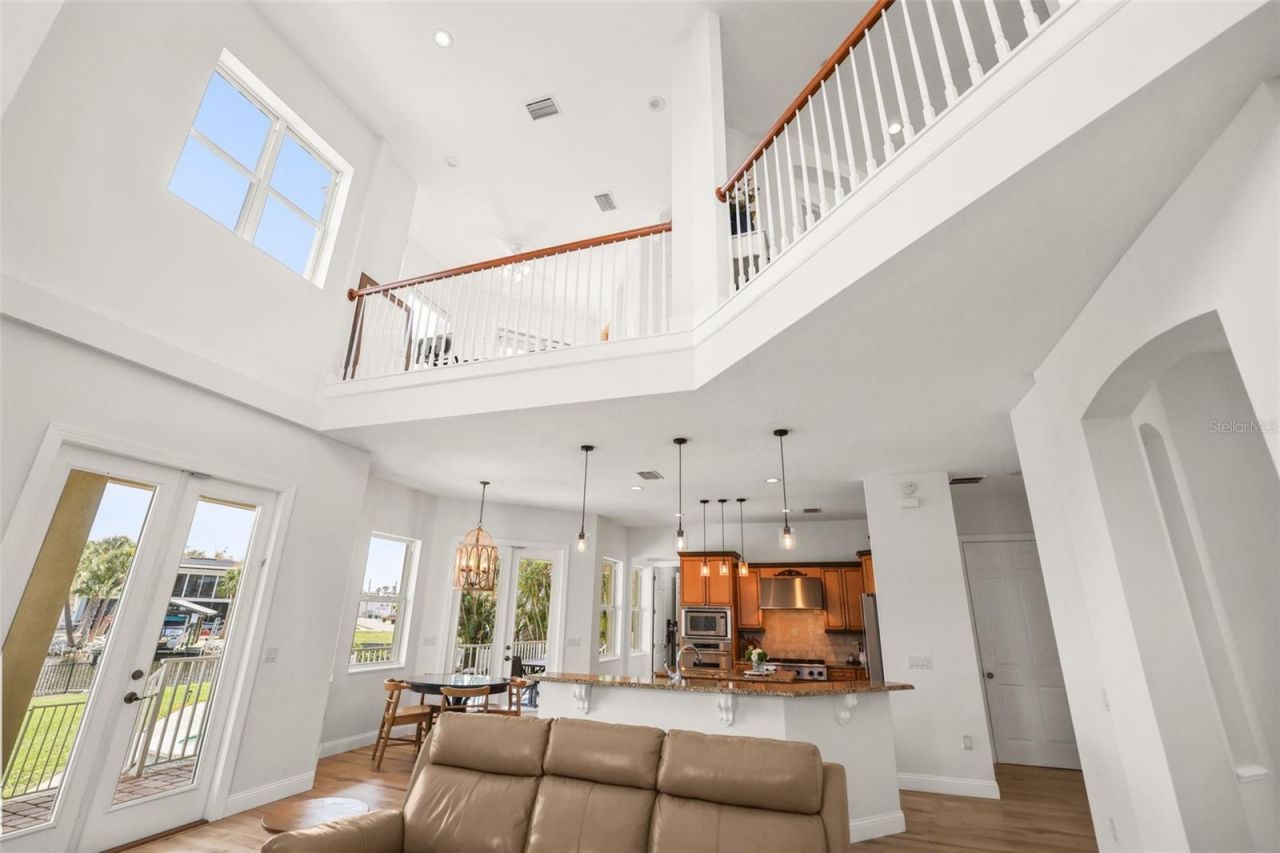 207 Manatee Lane, Tarpon Springs, FL 34689 Photo