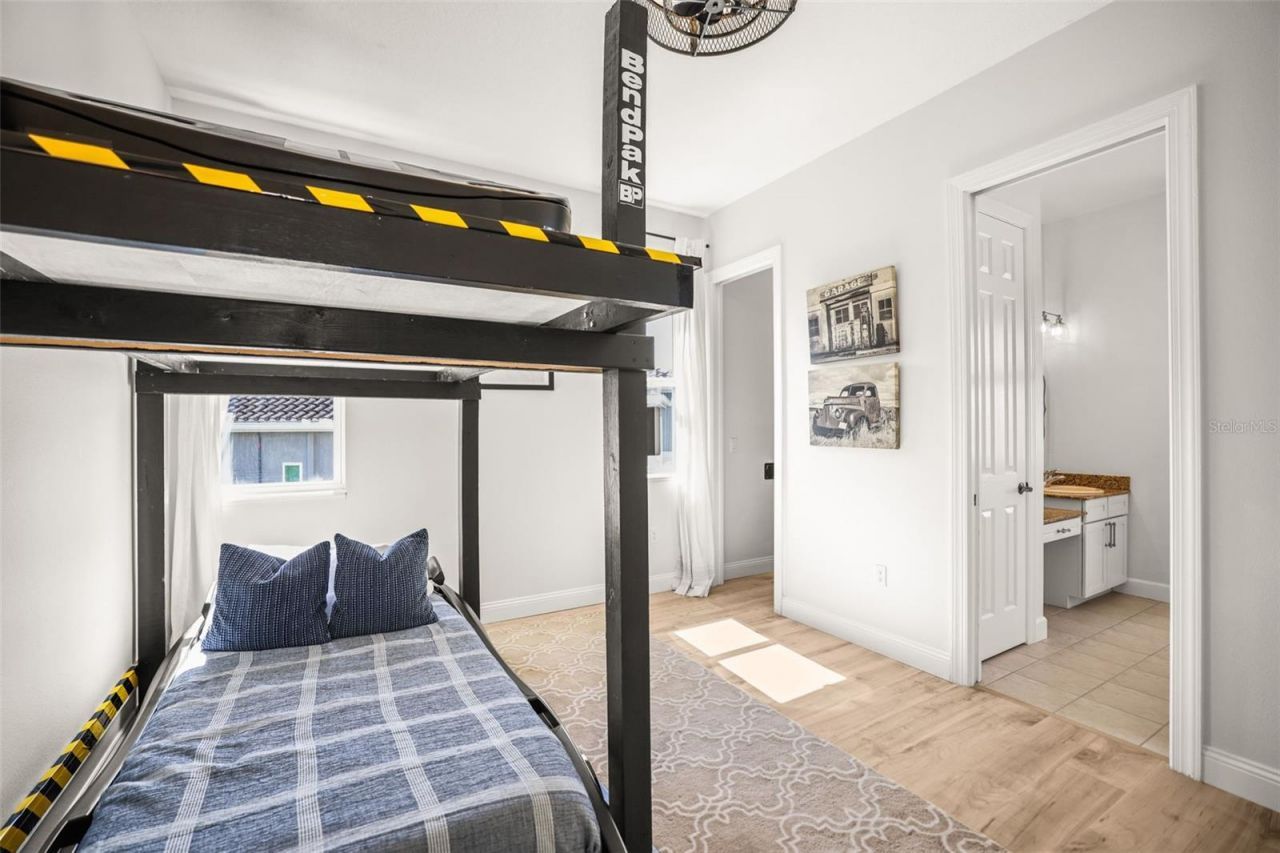 207 Manatee Lane, Tarpon Springs, FL 34689 Photo